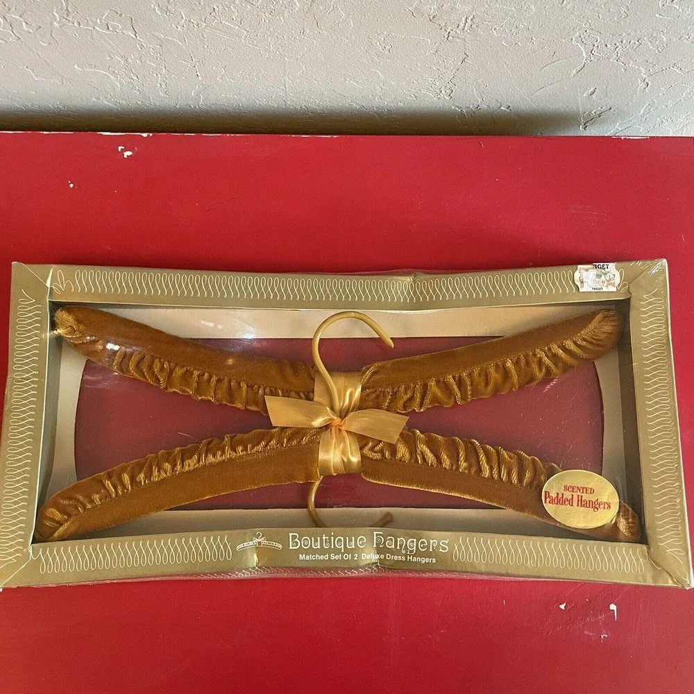 New Set of 2 Vintage Scented Padded Velvet Lingerie Sweater‎ Hangers Brown